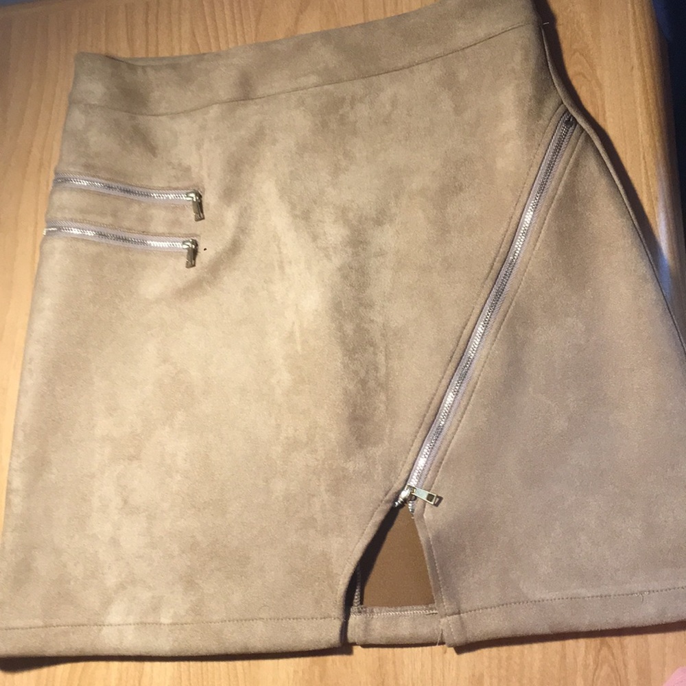 Tan/brown skirt with golden zippers